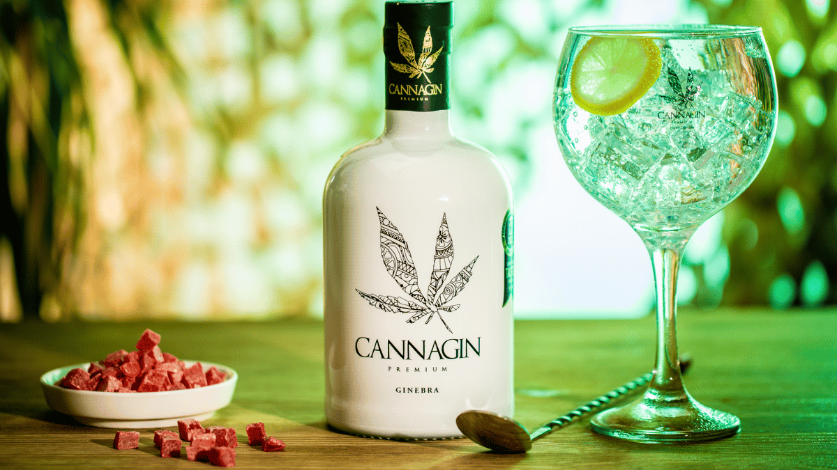 La ginebra cordobesa Cannagin, galardonada con el premio “Mejor Producto” por Club Gourmets